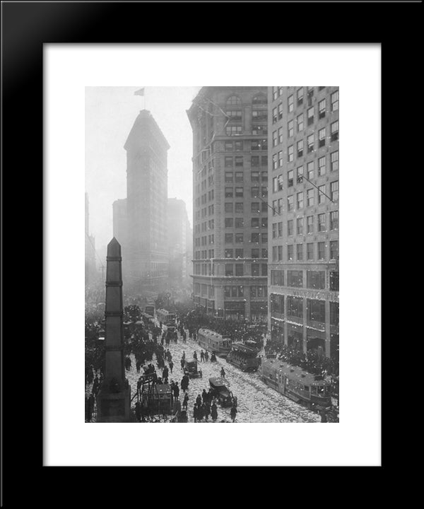New York City Flatiron Building - 1918 20x24 Black Modern Wood Framed Art Print Poster