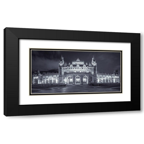 The Kelvingrove Art Gallery and Museum in Glasgow Black Modern Wood Framed Art Print with Double Matting by Frank, Assaf