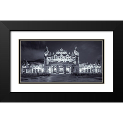 The Kelvingrove Art Gallery and Museum in Glasgow Black Modern Wood Framed Art Print with Double Matting by Frank, Assaf