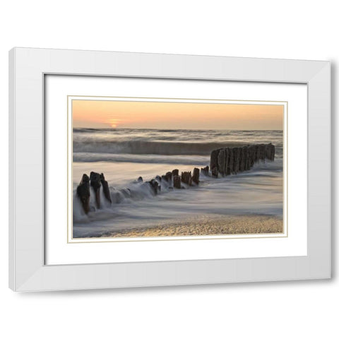 Am Meer White Modern Wood Framed Art Print with Double Matting by Rossmeissl, Gerhard