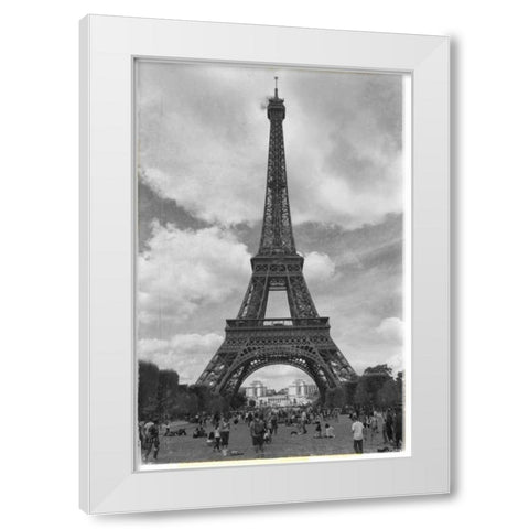 Eiffel 7 White Modern Wood Framed Art Print by De Carvalho, Sandro