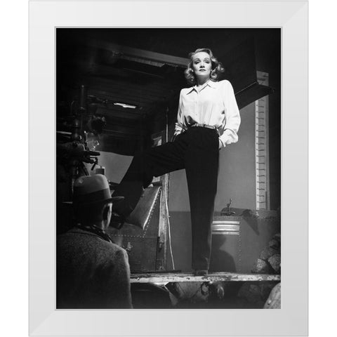 Marlene Dietrich 1940 White Modern Wood Framed Art Print by Unknown
