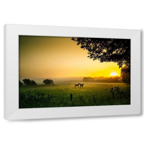 Romantik in der Morgenstunde White Modern Wood Framed Art Print by Jansen, Arne