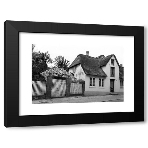 1960's Image Collection by United Archives GmbH - Black Modern Wood Framed Art Print Titled: Malerisches altes Haus mit Hofeinfahrt in Wy auf der Insel FÃ¶hr, Deutschland 1960er Jahre. Scenic old house with court entrance at Wyk on Foehr is