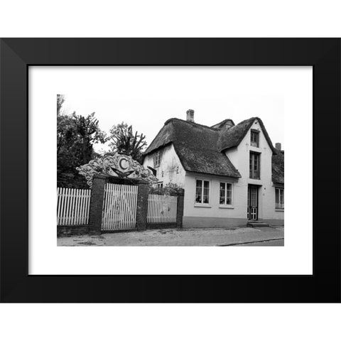 1960's Image Collection by United Archives GmbH - Black Modern Wood Framed Art Print Titled: Malerisches altes Haus mit Hofeinfahrt in Wy auf der Insel FÃ¶hr, Deutschland 1960er Jahre. Scenic old house with court entrance at Wyk on Foehr is