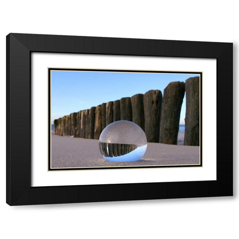 Kugel im Sand Black Modern Wood Framed Art Print with Double Matting by Rossmeissl, Gerhard