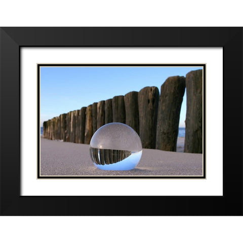 Kugel im Sand Black Modern Wood Framed Art Print with Double Matting by Rossmeissl, Gerhard