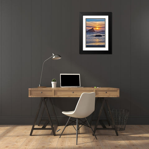 Usa-Oregon-Bandon Bandon Beach-Sunset at the Beach Black Modern Wood Framed Art Print with Double Matting by Looney, Hollice