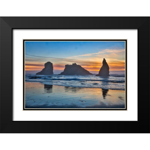 Usa-Oregon-Bandon Bandon Beach-Sunset at the Beach Black Modern Wood Framed Art Print with Double Matting by Looney, Hollice