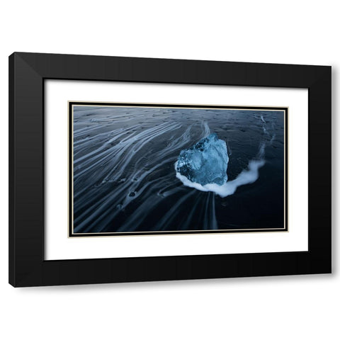 The Heart of the Ocean Black Modern Wood Framed Art Print with Double Matting by Zhang, Mei