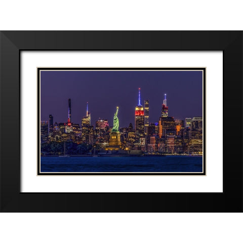 Statue Of Liberty Black Modern Wood Framed Art Print with Double Matting by Luying