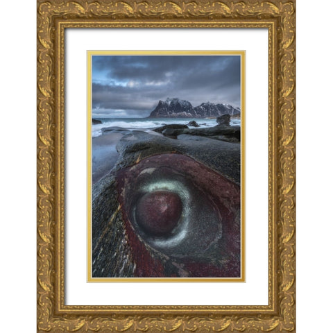 Ojo Gold Ornate Wood Framed Art Print with Double Matting by Gonzalez, Carlos