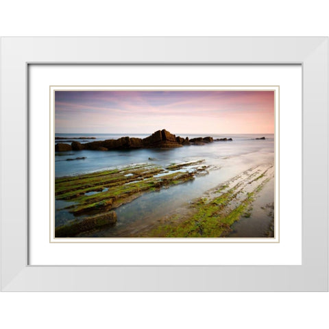 The crown White Modern Wood Framed Art Print with Double Matting by Vera, Urtzi