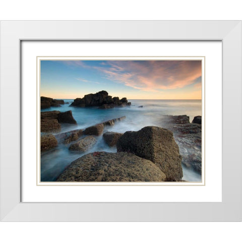 The patxa White Modern Wood Framed Art Print with Double Matting by Vera, Urtzi