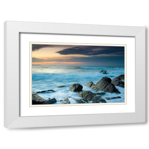 Last brightness White Modern Wood Framed Art Print with Double Matting by Vera, Urtzi