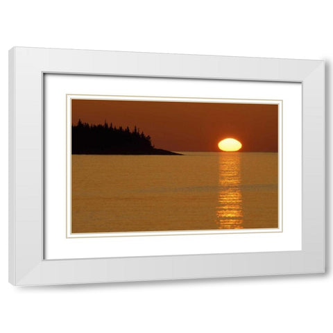 MI, Isle Royale NP, Sunrise over Lake Superior White Modern Wood Framed Art Print with Double Matting by Carlson, Mark