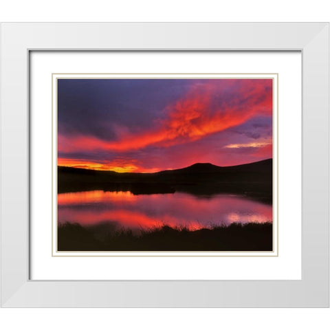 USA, Oregon Sunset over Upper Klamath Lake White Modern Wood Framed Art Print with Double Matting by Terrill, Steve