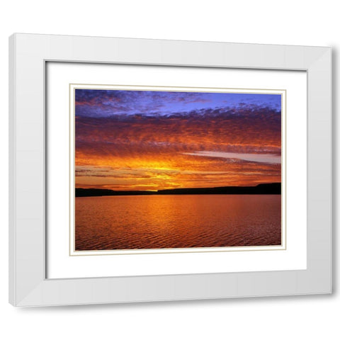 USA, Oregon Sunset over Lake Umatilla White Modern Wood Framed Art Print with Double Matting by Terrill, Steve