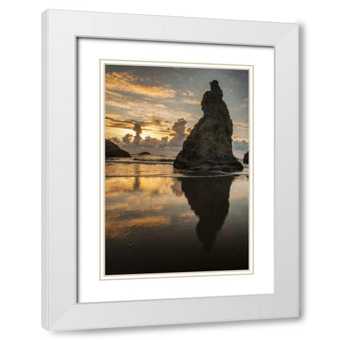 USA, Oregon, Bandon Shore scenic White Modern Wood Framed Art Print with Double Matting by Illg, Cathy and Gordon