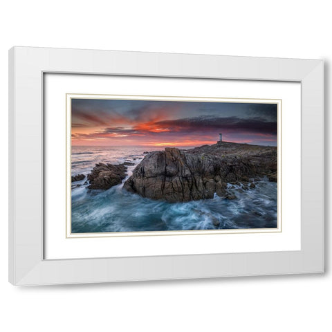 O Roncudo White Modern Wood Framed Art Print with Double Matting by Mendoza, Chencho