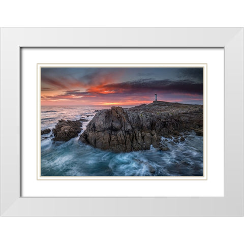 O Roncudo White Modern Wood Framed Art Print with Double Matting by Mendoza, Chencho