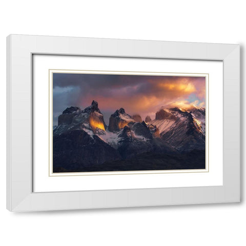 Eyes And Heart-Soul White Modern Wood Framed Art Print with Double Matting by Guevara Vivanco, Carlos