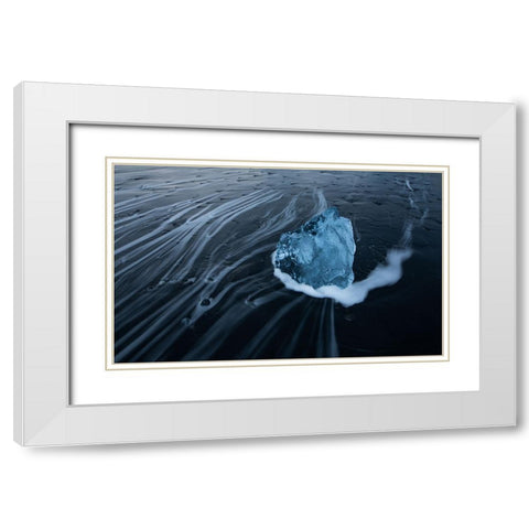 The Heart of the Ocean White Modern Wood Framed Art Print with Double Matting by Zhang, Mei