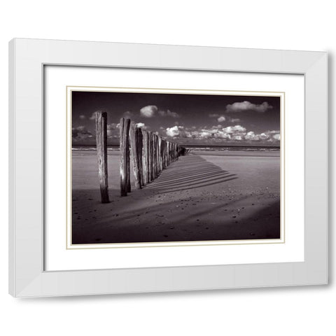 Jouer avec les allumettes White Modern Wood Framed Art Print with Double Matting by de Lattre, Pascal