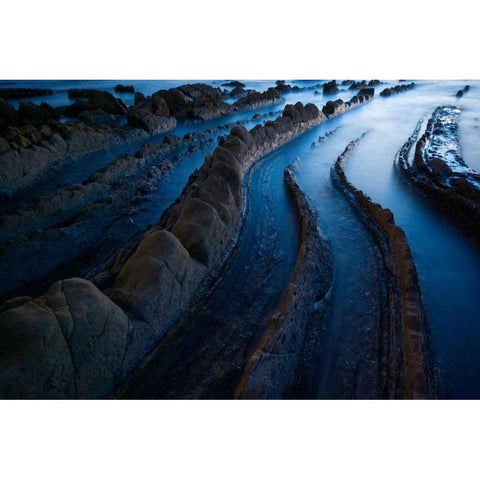 In search of light Black Modern Wood Framed Art Print by Vera, Urtzi