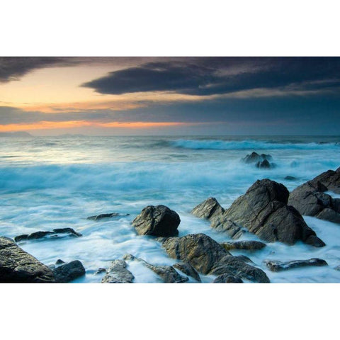 Last brightness Black Modern Wood Framed Art Print with Double Matting by Vera, Urtzi