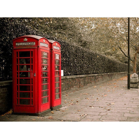 London Scene I Black Modern Wood Framed Art Print with Double Matting by Quintero, Sonja