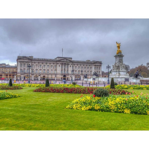 Buckingham Palace and St James Park, London White Modern Wood Framed Art Print by Frank, Assaf