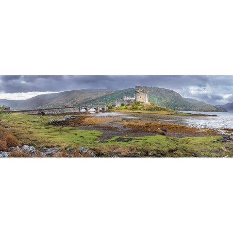 Eilean Donan Castle Isle of Skye-Scotland Black Modern Wood Framed Art Print by Norring, Tom