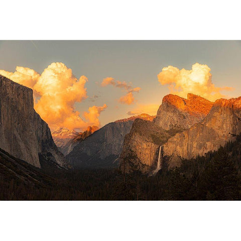 Iconic Tunnel View with Lenticular sunset clouds Yosemite valley  Black Modern Wood Framed Art Print by Norring, Tom