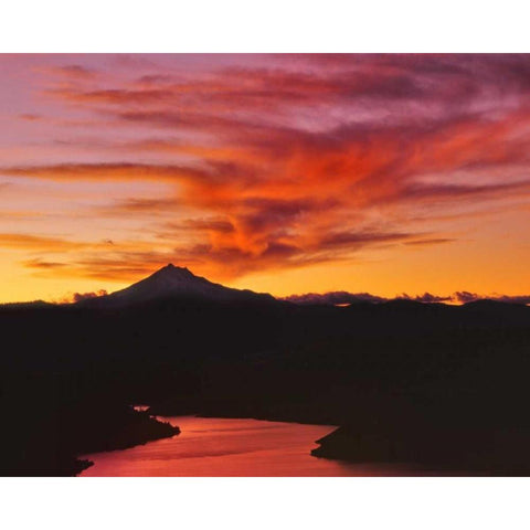 OR, Jefferson Co, Lake Billy Chinook at sunset White Modern Wood Framed Art Print by Terrill, Steve