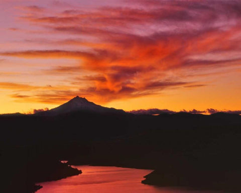 OR, Jefferson Co, Lake Billy Chinook at sunset White Modern Wood Framed Art Print with Double Matting by Terrill, Steve