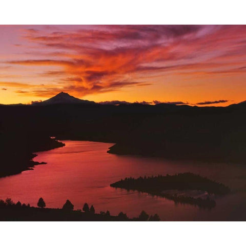 OR, Jefferson Co, Lake Billy Chinook at sunset Gold Ornate Wood Framed Art Print with Double Matting by Terrill, Steve
