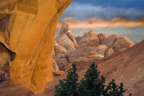 UT, Arches NP Setting sun illumines Skyline Arch White Modern Wood Framed Art Print with Double Matting by Paulson, Don