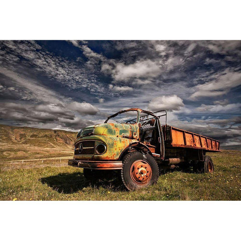 Z 466 White Modern Wood Framed Art Print by H. Ingibergsson, Torsteinn