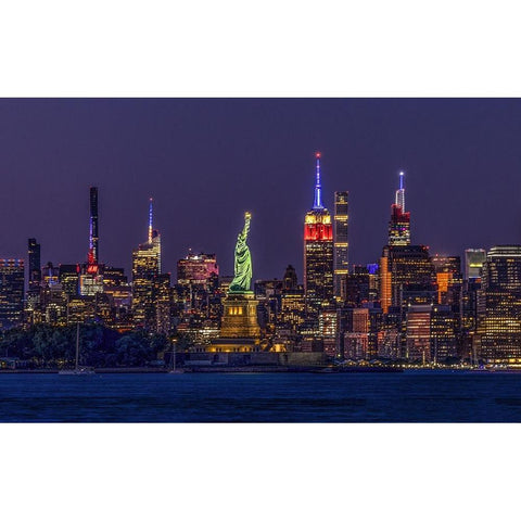 Statue Of Liberty Black Modern Wood Framed Art Print by Luying