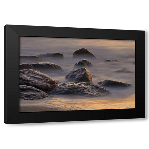 Sylt II Black Modern Wood Framed Art Print by Rossmeissl, Gerhard