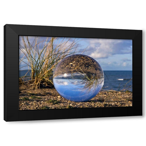 Am Meer Black Modern Wood Framed Art Print by Rossmeissl, Gerhard