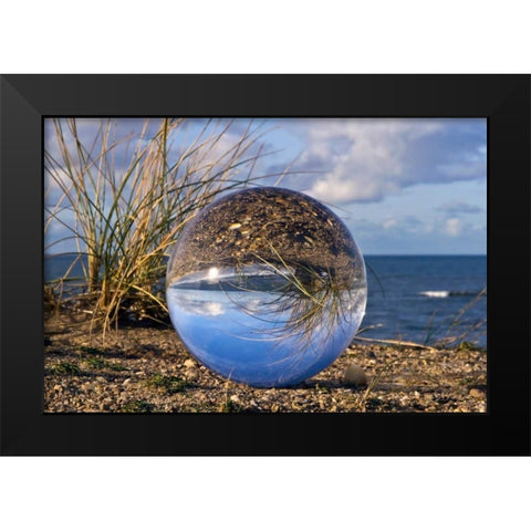 Am Meer Black Modern Wood Framed Art Print by Rossmeissl, Gerhard