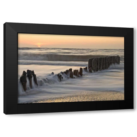 Am Meer Black Modern Wood Framed Art Print by Rossmeissl, Gerhard