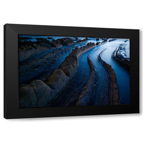 In search of light Black Modern Wood Framed Art Print by Vera, Urtzi