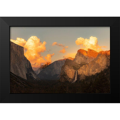 Iconic Tunnel View with Lenticular sunset clouds Yosemite valley  Black Modern Wood Framed Art Print by Norring, Tom