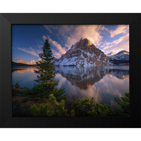 Atardecer En Bow Lake. Black Modern Wood Framed Art Print by Pablo De, Juan