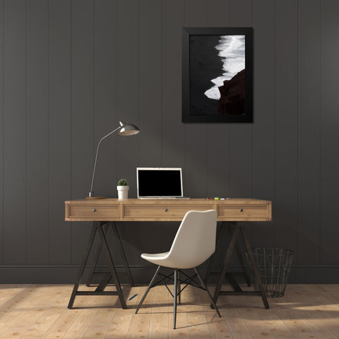 The Beach Black Modern Wood Framed Art Print by Sent, Cesare