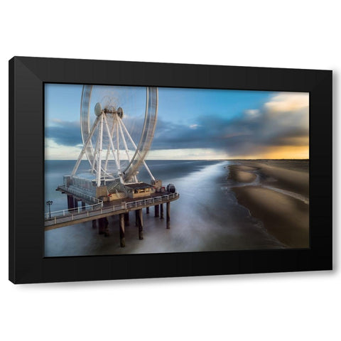 Lonely Spin Black Modern Wood Framed Art Print by Cinqmaisons, Joris