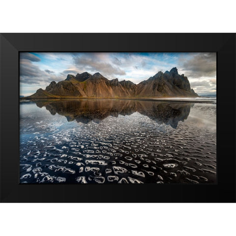 Foam Pebbles Black Modern Wood Framed Art Print by Gelfand, Simon